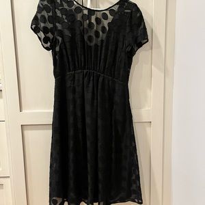 Seraphine maternity dress. Black polka dots.